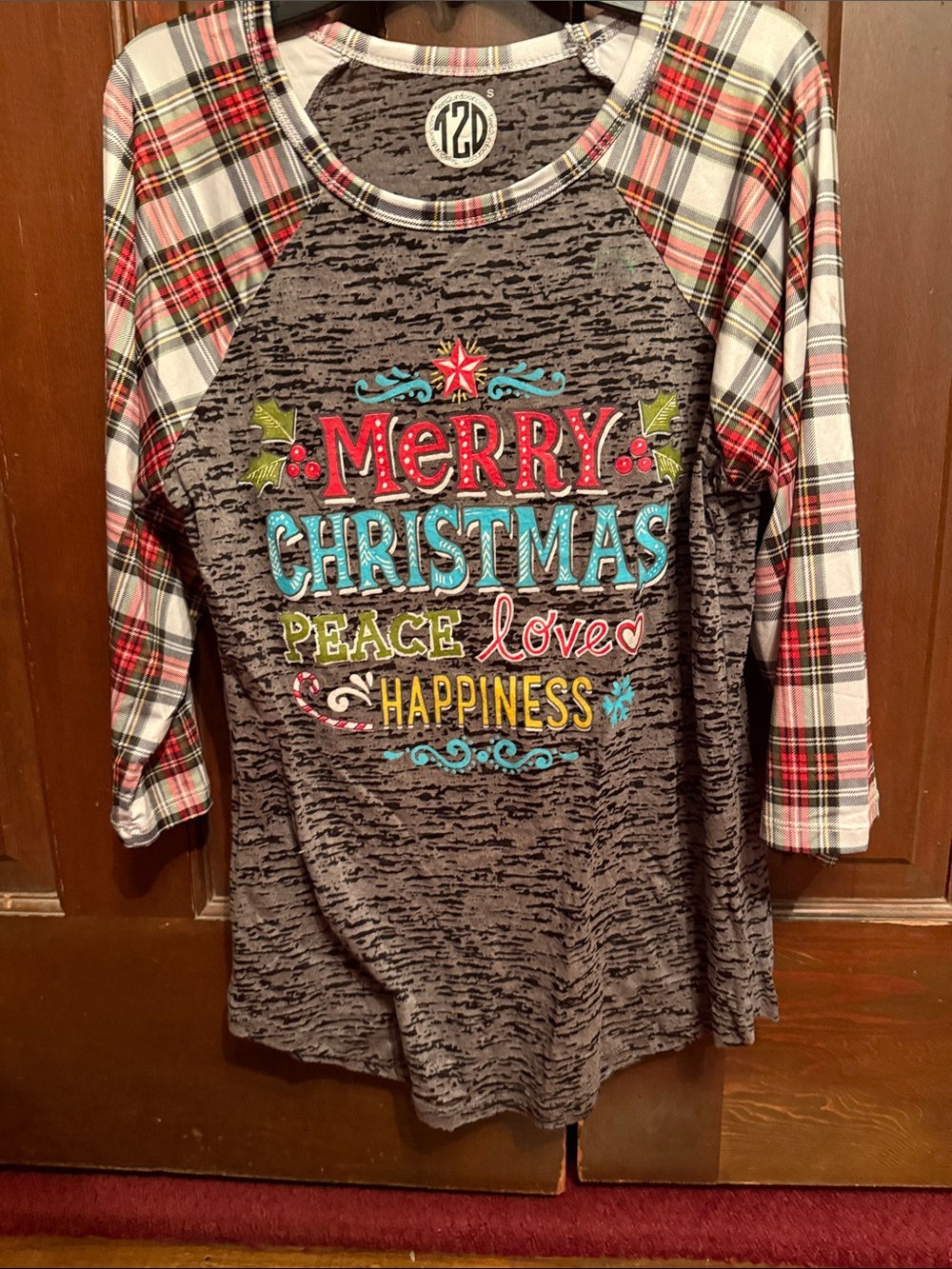 Women's Gray Plaid-Sleeve 'Merry Christmas' Long Sleeve Tee